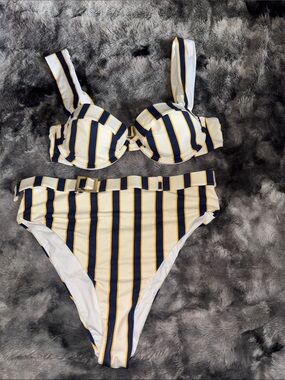 WeWoreWhat Navy, Yellow & White Striped Underwire Bikini Set🤩
